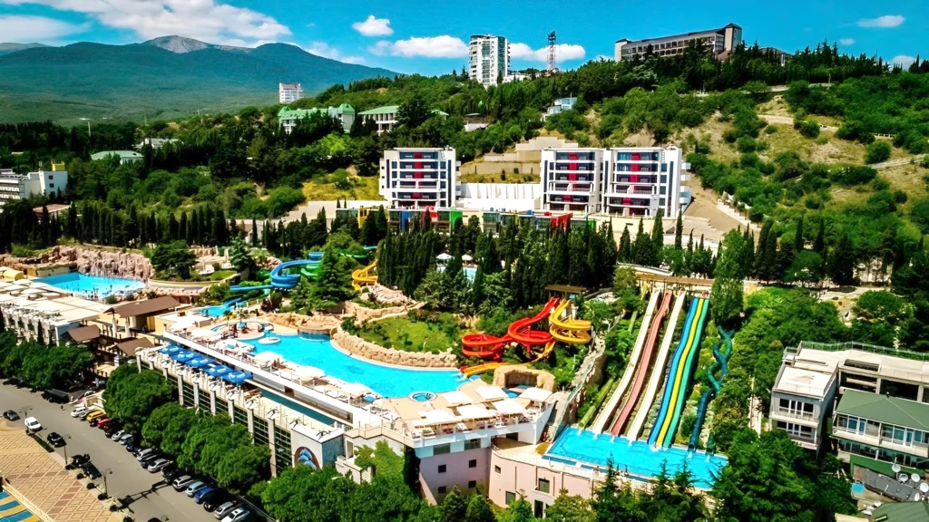Аквапарк "Миндальная Роща" в Алуште